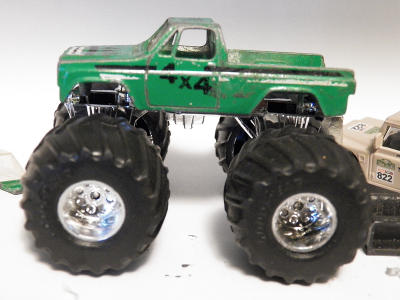 Illustration for article titled Alien Probe Customs got a customer - Road Champs GMC High RollerÂ